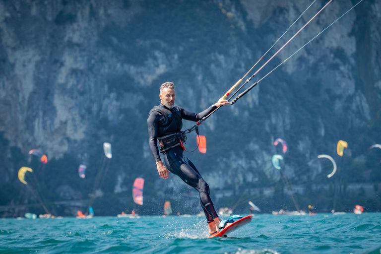 Kitefoilen am Gardasee für Einsteiger und Fortgeschrittene